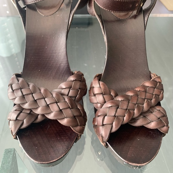 GUCCI Authentic Brown Leather High Heel Wooden Sandals with Gold Stud accents - Picture 5 of 8